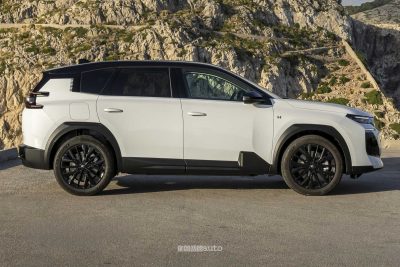 Nuova Citroen C5 Aircross plug-in laterale