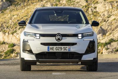 Nuova Citroen C5 Aircross plug-in frontale, firma luminosa