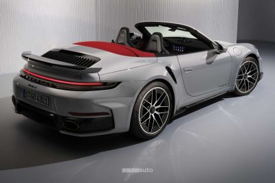Nuova Porsche 911 Turbo S Cabriolet posteriore 3/4