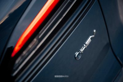 Toyota Corolla Cross logo HEV portellone posteriore