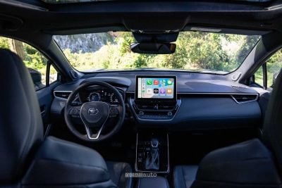 Toyota Corolla Cross plancia abitacolo