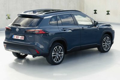 Toyota Corolla Cross posteriore 3/4