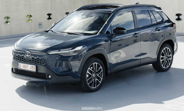 Toyota Corolla Cross anteriore 3/4
