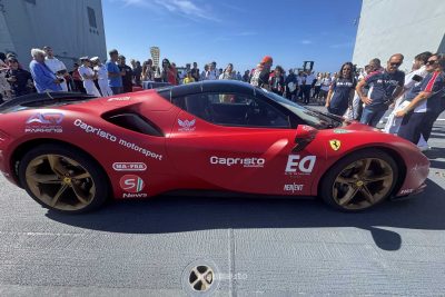 Record Ferrari SF90 Stradale sulla nave Trieste con Fabio Barone