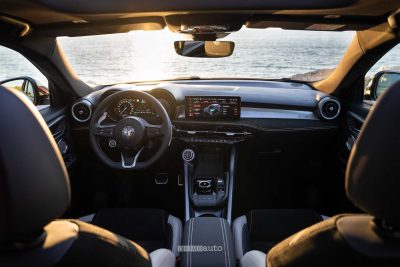 Alfa Romeo Tonale Veloce plancia abitacolo