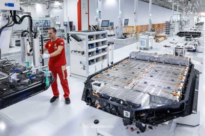 Ferrari Elettrica assemblaggio batteria