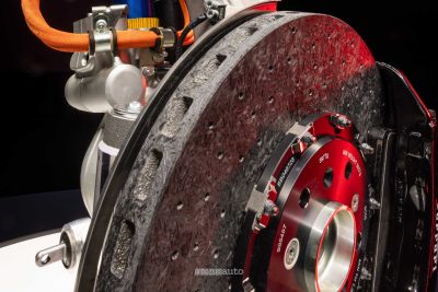 Ferrari Elettrica dettagli pinze freno carboceramici