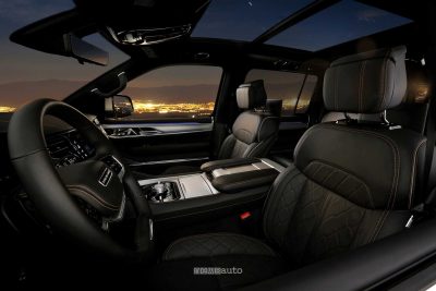 Jeep Grand Wagoneer 2026 sedili anteriori