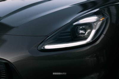 Maserati Grecale Folgore 2026 faro anteriore