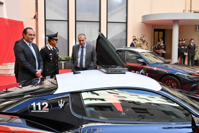 Cerimonia di consegna della Maserati McPura dei Carabinieri con il CEO Stellantis Antonio Filosa
