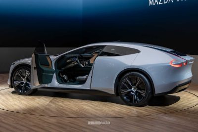 Mazda Vision X-Coupé posteriore 3/4
