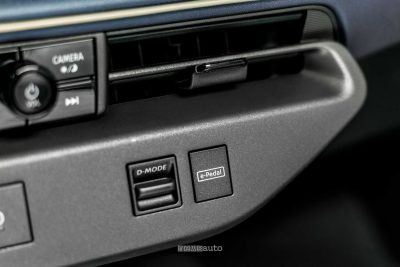 Nuova Nissan Leaf pulsante e-Pedal