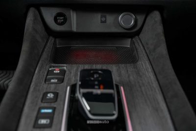 Nissan Qashqai e-POWER vano per la ricarica wireless