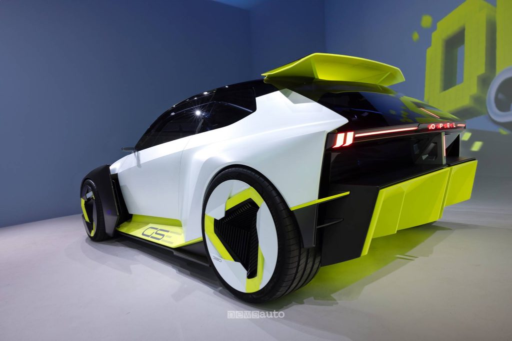 Opel Corsa GSE Vision Gran Turismo vista 3/4 posteriore
