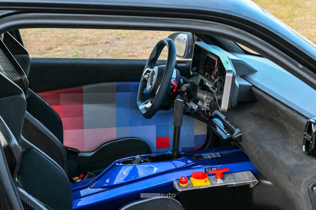 Renault 5 Turbo 3E abitacolo