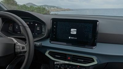 Seat Arona 2026 nuovo display infotainment