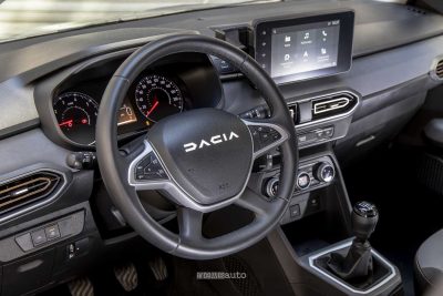 Dacia Sandero Stepway volante abitacolo