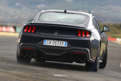 Ford Mustang Dark Horse test in pista all'ISAM