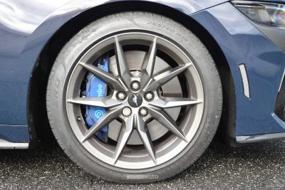 Ford Mustang Dark Horse cerchi da 19"
