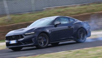Ford Mustang Dark Horse in drifting