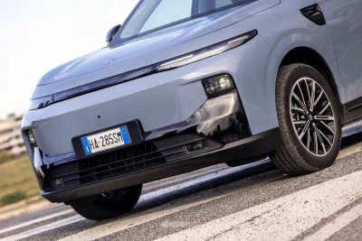 Leapmotor B10 paraurti e firma luminosa anteriore