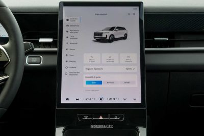 Jaecoo J5 display infotainment verticale da 13,2"