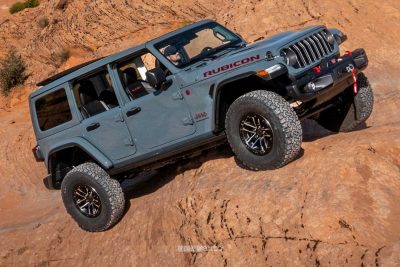 Nuova Jeep Wrangler Rubicon 2026 in twist sulle rocce