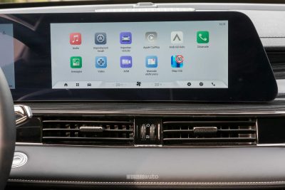 Omoda 5 SHS-H display infotainment