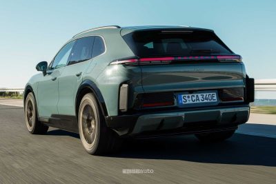 Porsche Cayenne Turbo Electric su strada