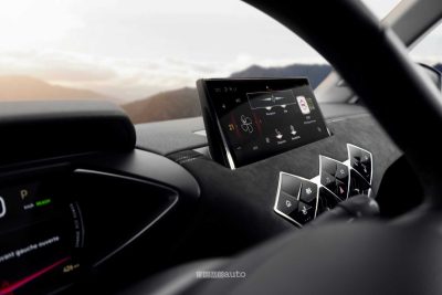 DS 3 Performance Line E-Tense display infotainment