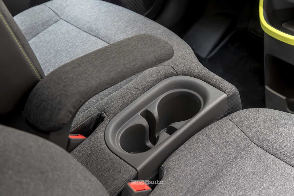 Hyundai Inster Cross porta bevande console centrale