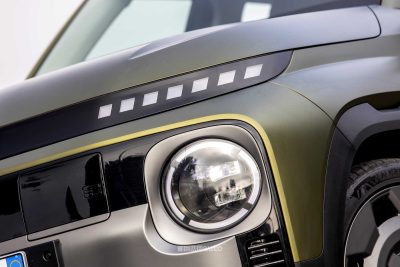 Hyundai Inster Cross fari anteriori firma luminosa