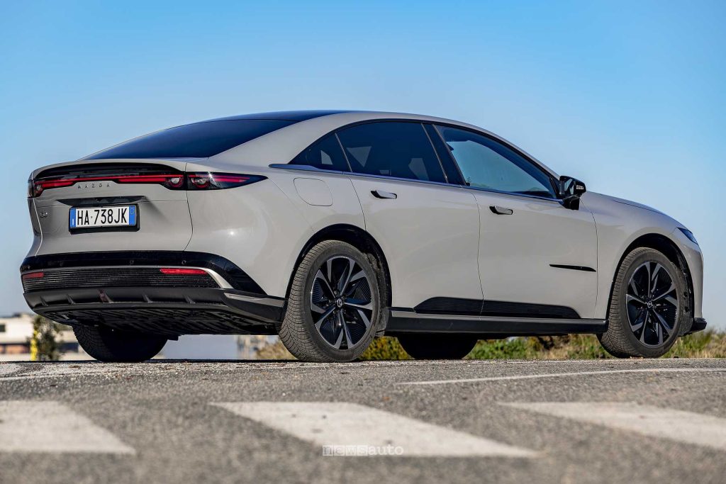 Mazda 6e posteriore 3/4