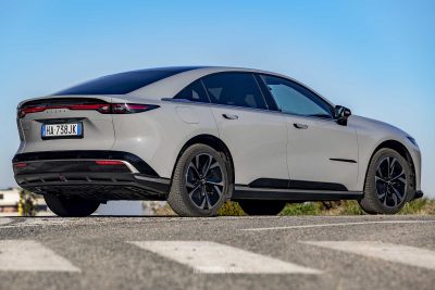 Mazda 6e posteriore 3/4