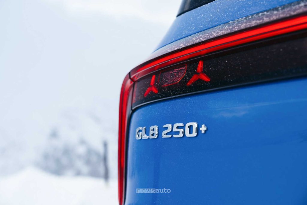 Nuova Mercedes GLB 250+ logo portellone posteriore