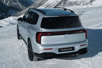 Nuova Mercedes GLB ibrida posteriore 3/4