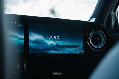 Nuova Mercedes GLB ibrida display plancia lato passeggero