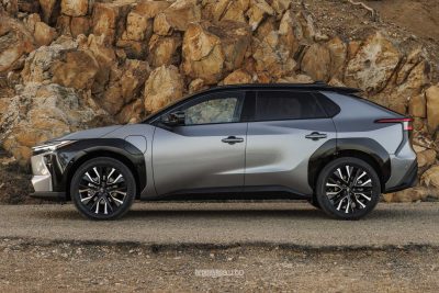 Nuova Toyota bZ4X AWD laterale