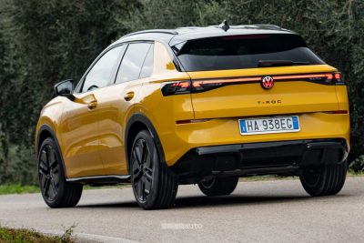 Nuova Volkswagen T-Roc R Line su strada