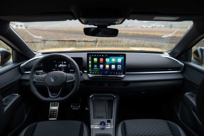 Nuova Volkswagen T-Roc R Line plancia abitacolo