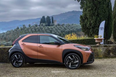 Nuova Toyota Aygo X laterale
