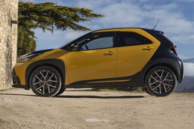 Nuova Toyota Aygo X GR Sport laterale