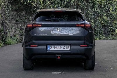 Toyota Urban Cruiser posteriore, firma luminosa