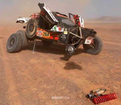 La riparazione dell'ammortizzatore piegato al buggy Totani
