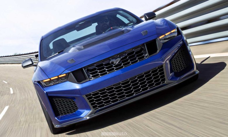 Ford Mustang Dark Horse SC Track Pack in pista