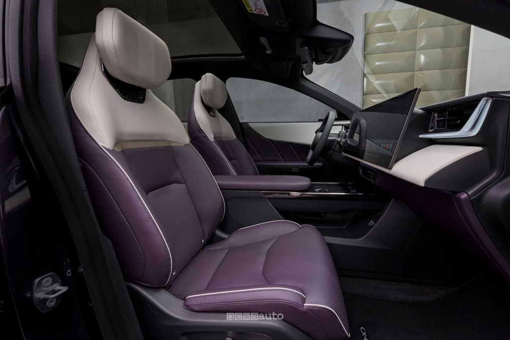 Mazda CX-6e sedili anteriori