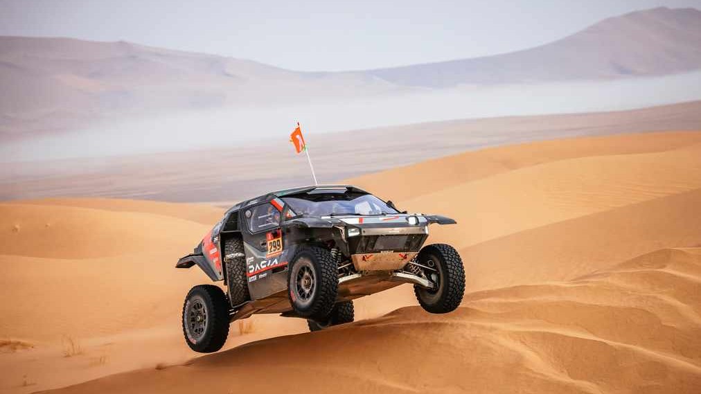 Nasser Al-Attiyah in volata verso il traguardo per il finale