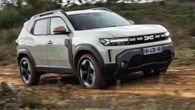 Nuova Dacia Duster hybrid-G 150 4x4 in azione sullo sterrato