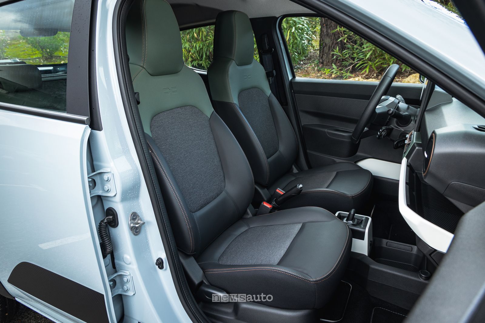 Nuova Dacia Spring Extreme sedili anteriori