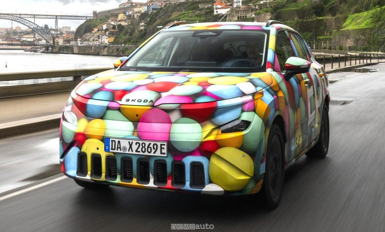 Skoda Epiq livrea “camouflage” su strada